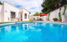 Villa Yvonne - Chill Out, Free Wifi, Close To Facilities